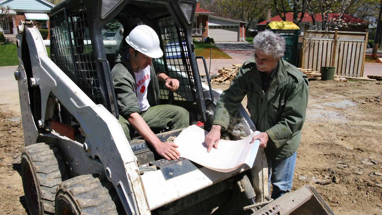 Landscaping Contractor At Lake Conroe, TX